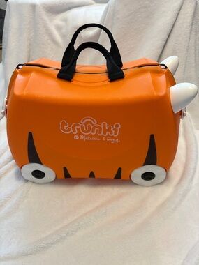 Melissa & Doug Orange Trunki Tiger Ride-On Suitcase with Saddle Accessory